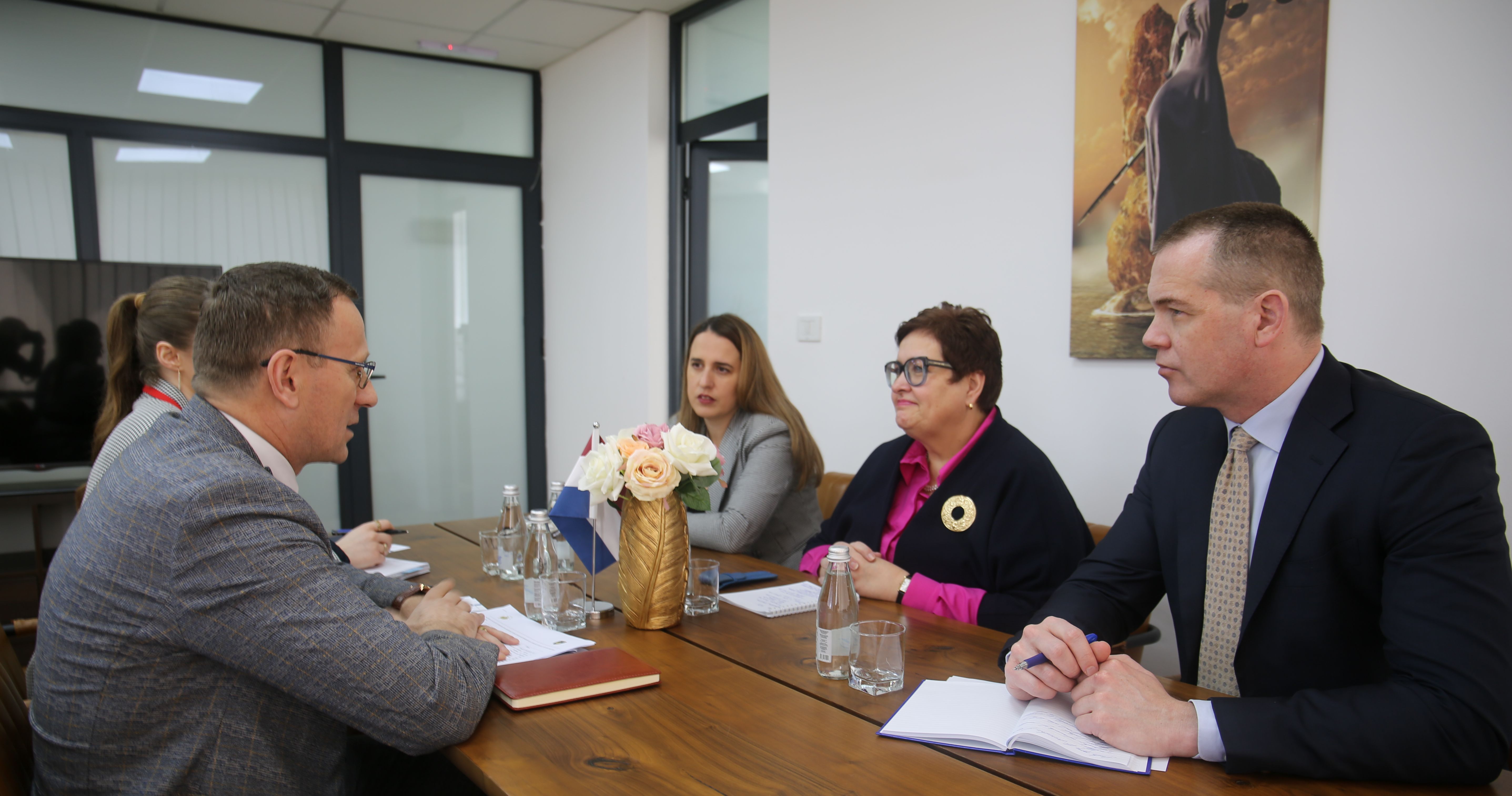 Kryesuesi Hajdaraj priti në takim Ambasadoren e Mbretërisë së Holandës në Kosovë, znj. Carin Lobbezoo