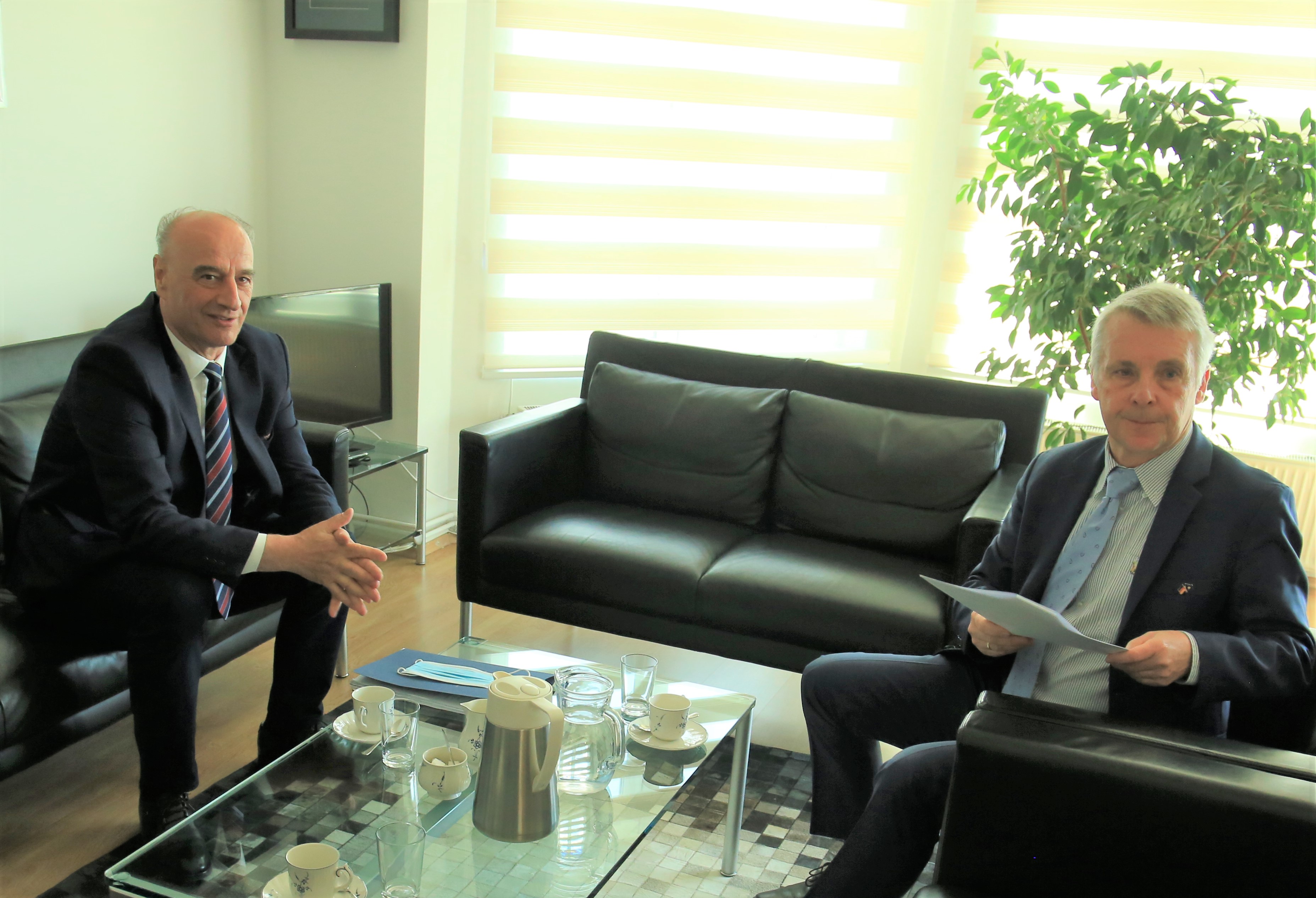 Kryesuesi i KPK-së, Maloku, pritet në takim nga Ambasadori i Gjermanisë në Kosovë, Rohde