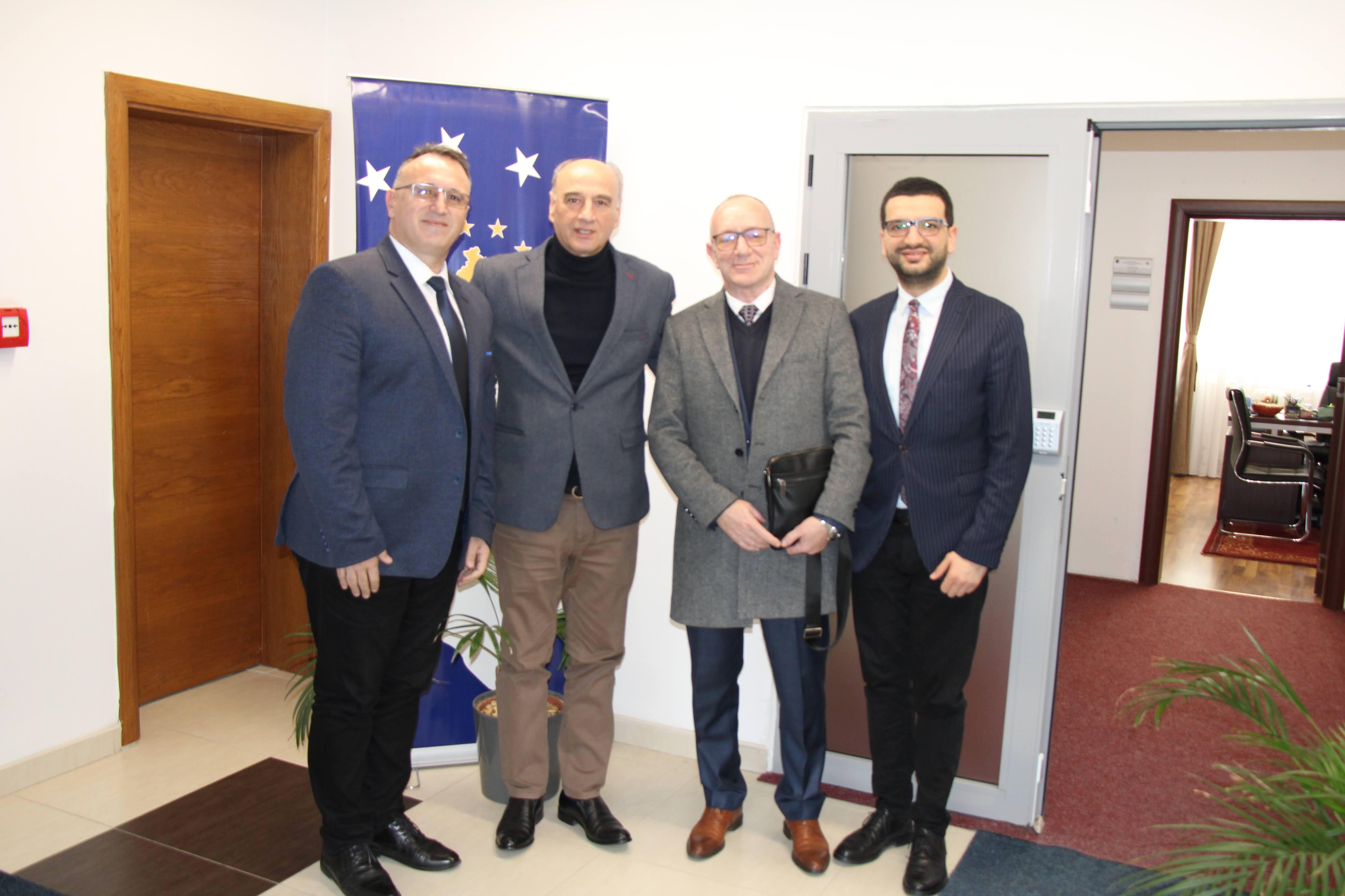 Kryesuesi i KPK-së priti në takim Rektorin e Universitetit të Pejës