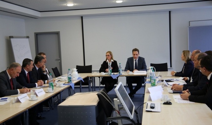 Një delegacion nga sistemi prokurorial i Kosovës, i kryesuar nga kryeprokurori i Shtetit, Aleksandër Lumezi, po qëndrojnë për vizitë pune në Gjermani